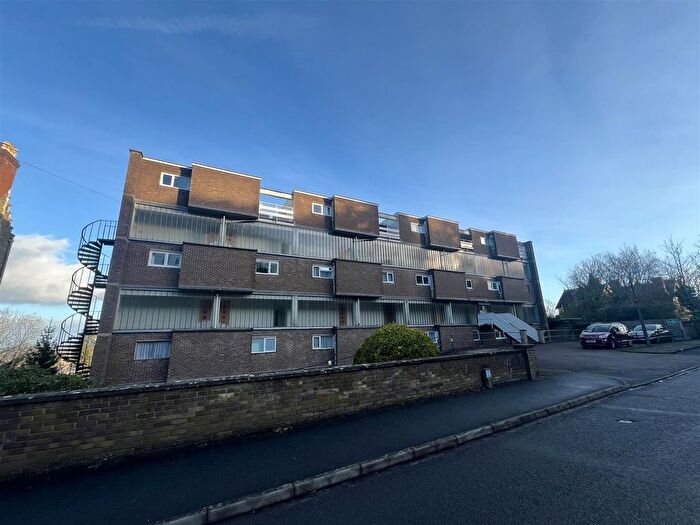2 Bedroom Flat For Sale In Abbey Road, Malvern, WR14