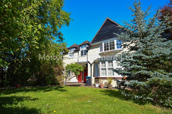 3 Bedroom Flat To Rent In Maycross Avenue, London, SM4