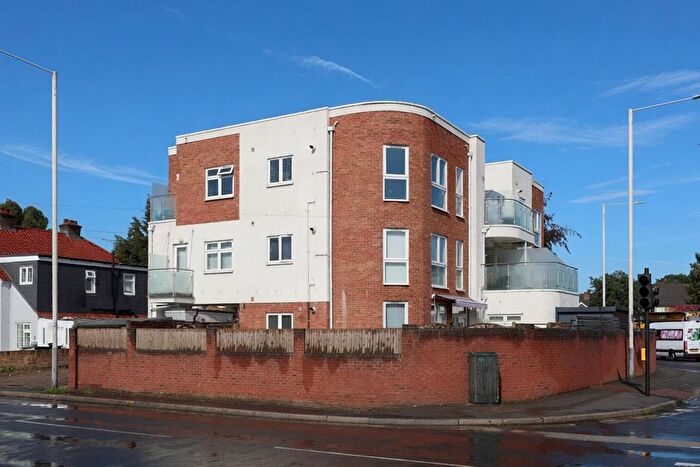 2 Bedroom Flat For Sale In West Drayton Road, Uxbridge, UB8