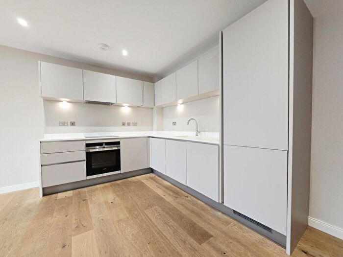 2 Bedroom Flat To Rent In East Barnet Road, New Barnet, EN4