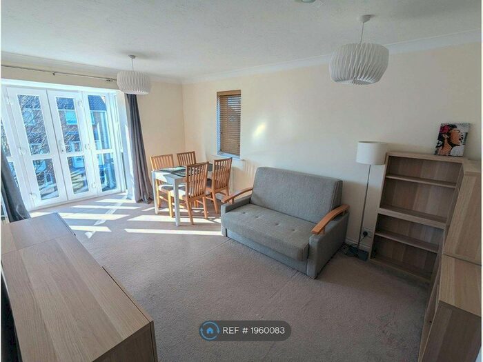 1 Bedroom Flat To Rent In Farriers Road, Epsom, KT17