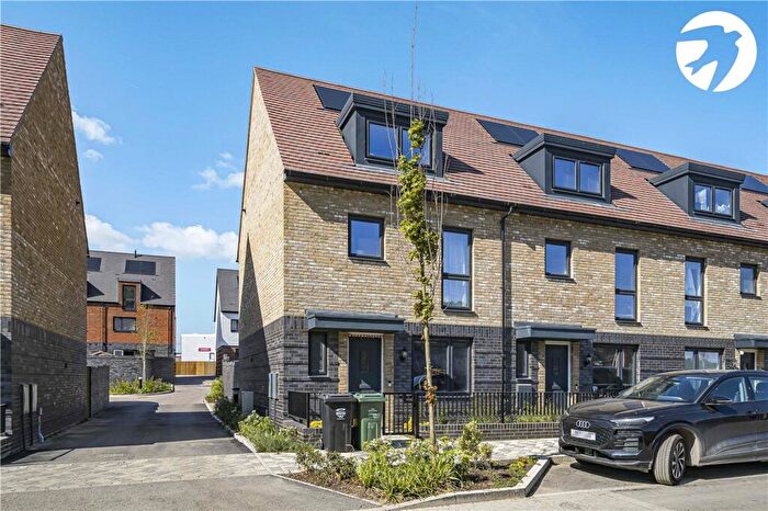 4 Bedroom End Of Terrace House For Sale In Sgt Pepper Drive, Alkerden, Ebbsfleet Valley, Swanscombe, DA10