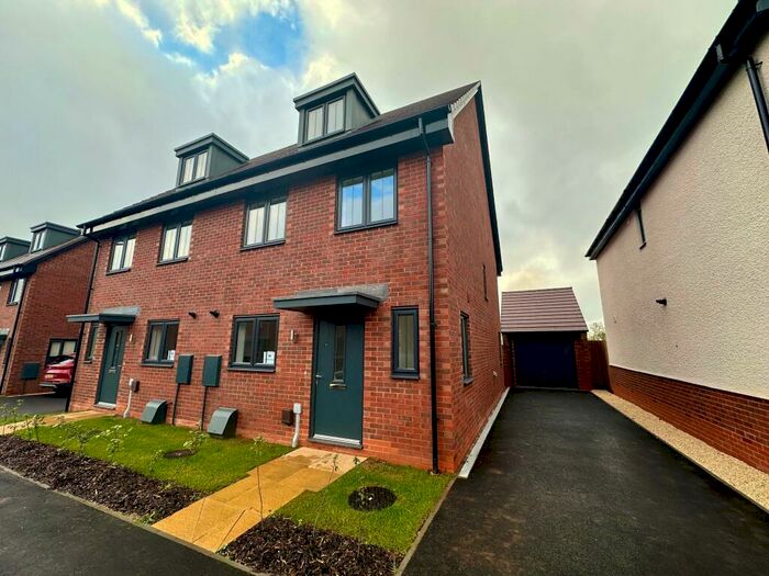 4 Bedroom Semi-Detached House To Rent In Robert Adam Road, Derby, DE22