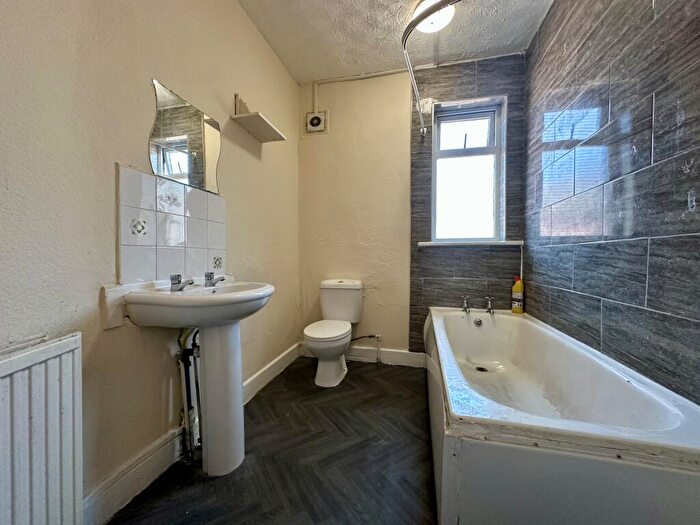 4 Bedroom Terraced House To Rent In Bellbrooke Place, Leeds, LS9
