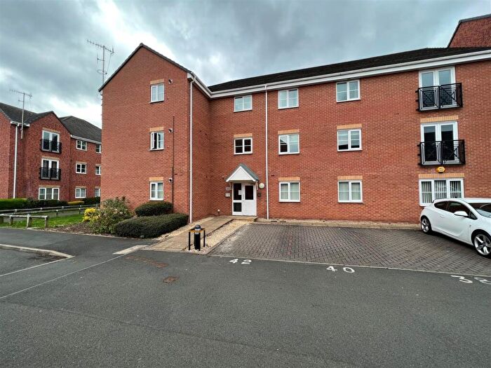 2 Bedroom House To Rent In Century Way, Halesowen, West Midlands, B63