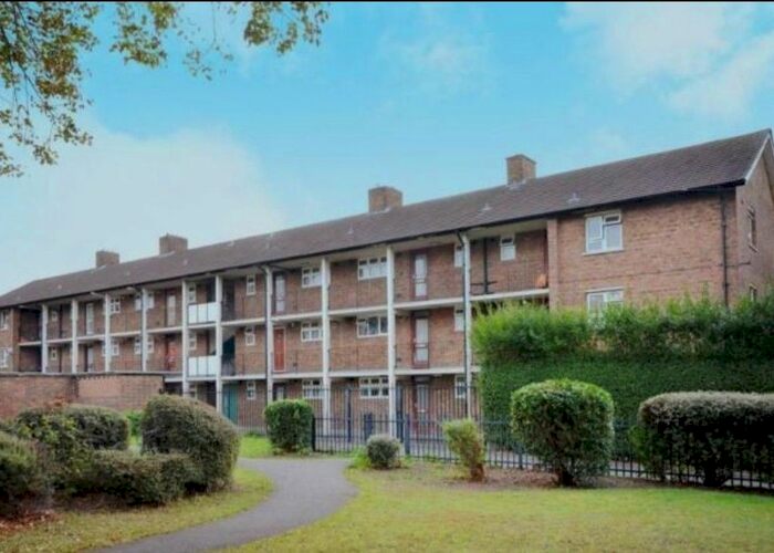 2 Bedroom Flat To Rent In Kings Court, London, E13