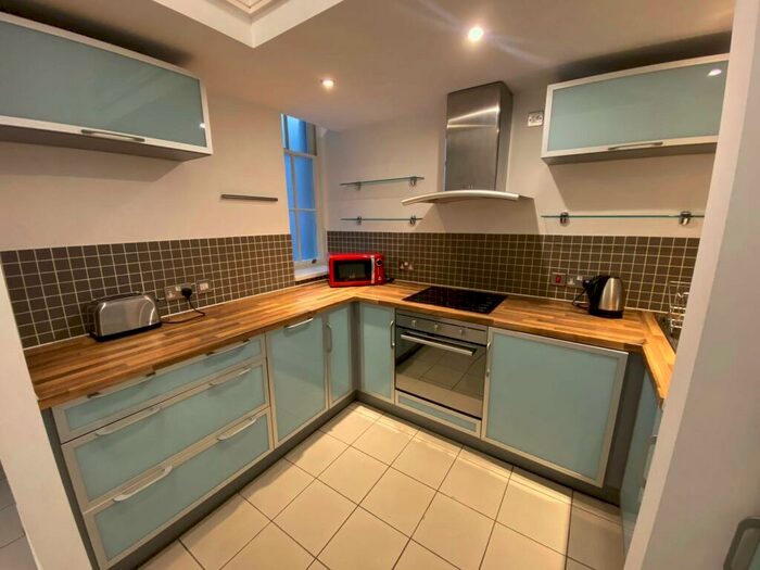 2 Bedroom Apartment To Rent In The Symphony, Stowell St, L7