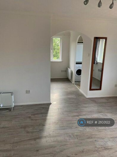 Studio To Rent In Goodmays, Ilford, IG3