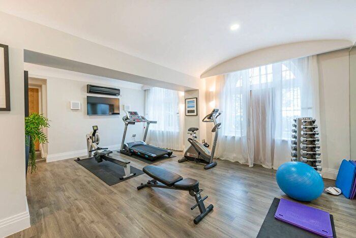 4 Bedroom Property To Rent In Holborn Close, Mill Hill, London, NW7