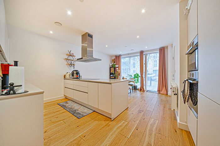 3 Bedroom Maisonette For Sale In West Parkside, Greenwich, SE10