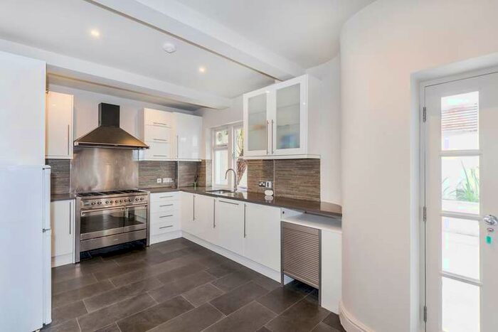 2 Bedroom Flat To Rent In Highbury Park, N5