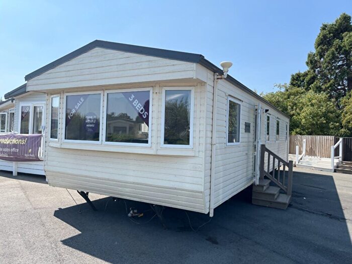 3 Bedroom Mobile/park Home For Sale In Dyserth Road, Rhyl, LL18