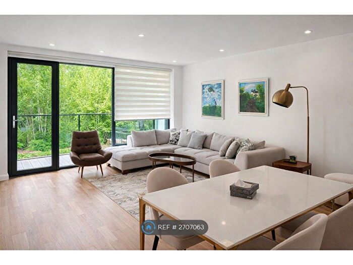 3 Bedroom Flat To Rent In Hawthorne Crescent, London, SE10