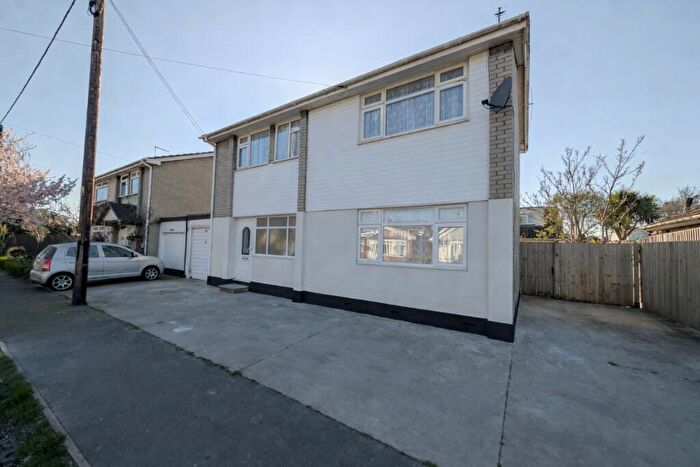 4 Bedroom Detached House For Sale In Juliers Road, SS8