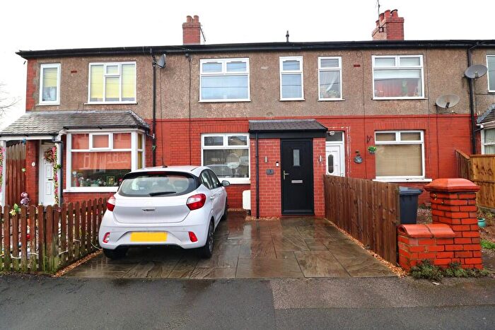 3 Bedroom Mews For Sale In Pyegrove Road, Glossop, SK13