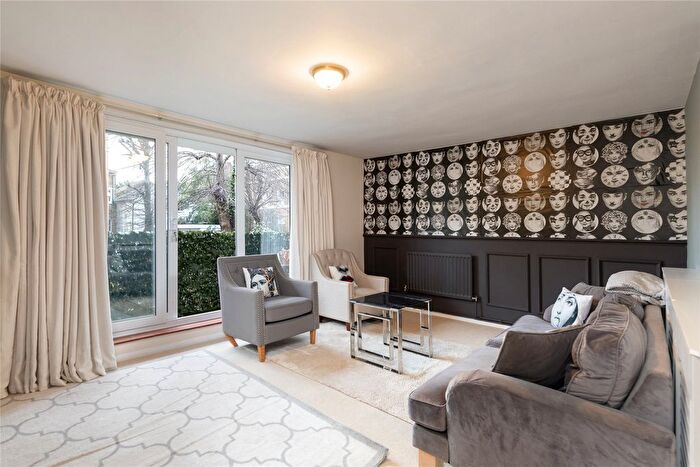 2 Bedroom Flat For Sale In Lansdowne Road, London, SW20
