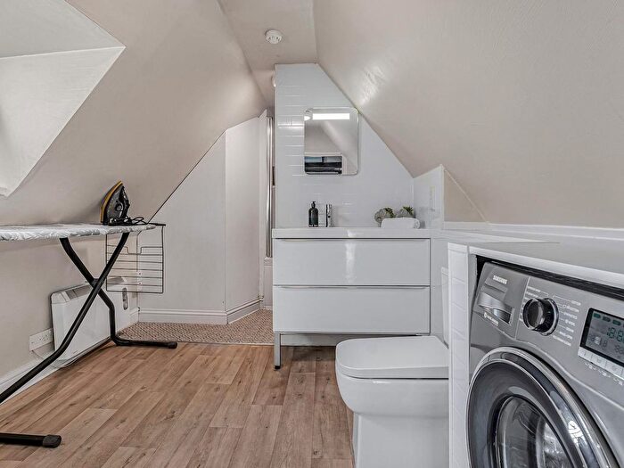 3 Bedroom Flat To Rent In City Of Canterbury, CT1