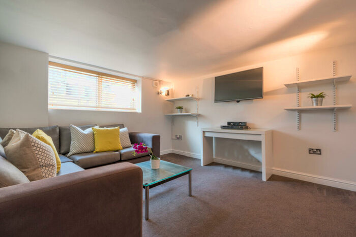 5 Bedroom Terraced House To Rent In Norwood Place, Leeds, LS6