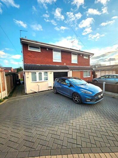 3 Bedroom Semi-Detached House To Rent In Gordon Crescent, Brierley Hill, DY5