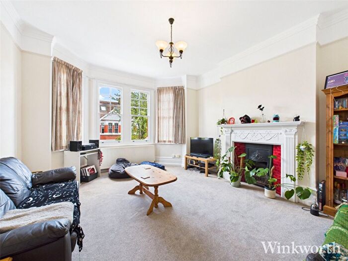 4 Bedroom Flat To Rent In Woodgrange Avenue, Ealing, London, Uk, W5