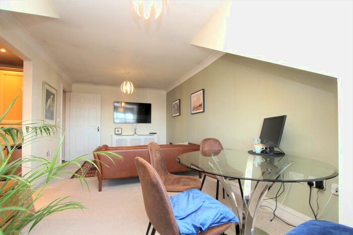 1 Bedroom Flat To Rent In Osier Crescent, London N10