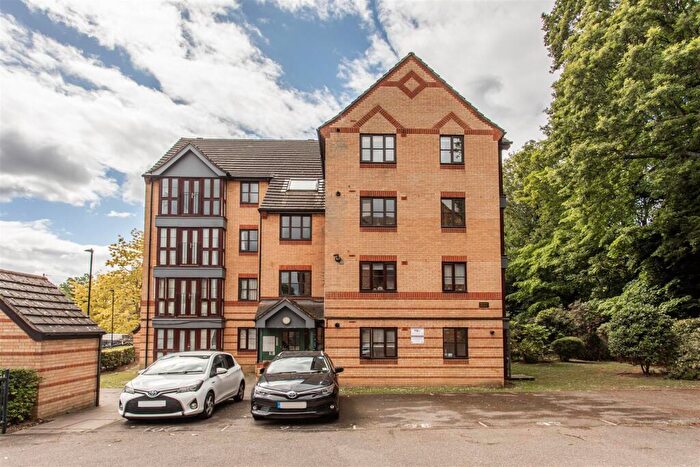 2 Bedroom Flat For Sale In Healey House, Bow, E3
