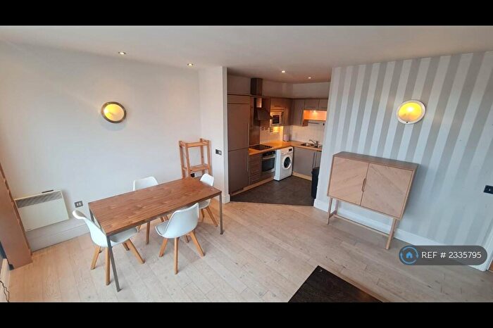 3 Bedroom Flat To Rent In South City Court, London, SE15