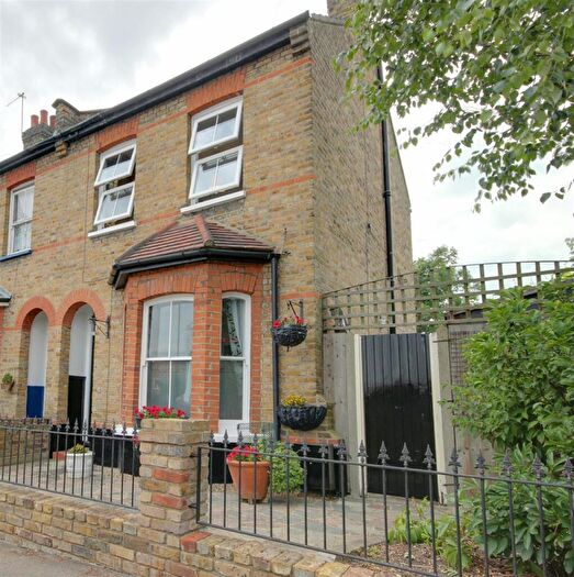 2 Bedroom End Of Terrace House To Rent In Woodlands Road, Enfield, EN2
