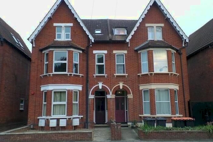 1 Bedroom Flat To Rent In Conduit Road, Bedford, MK40