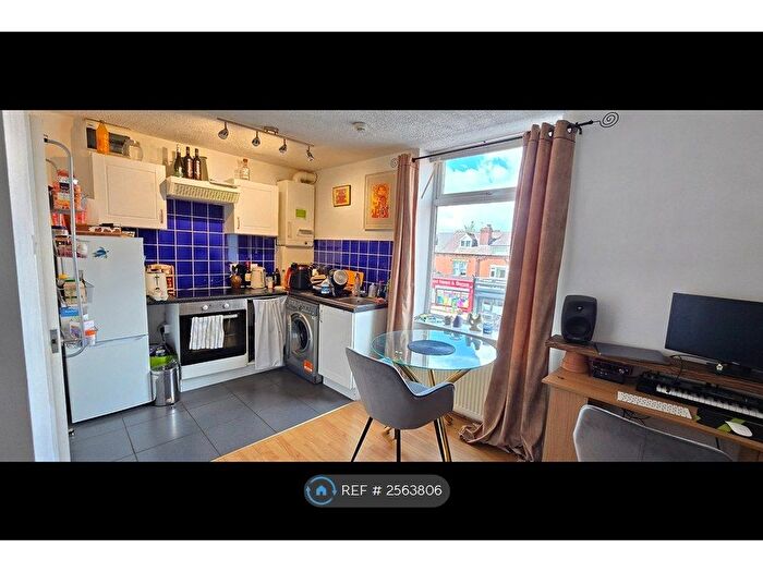1 Bedroom Flat To Rent In Meanwood Road, Leeds, LS6