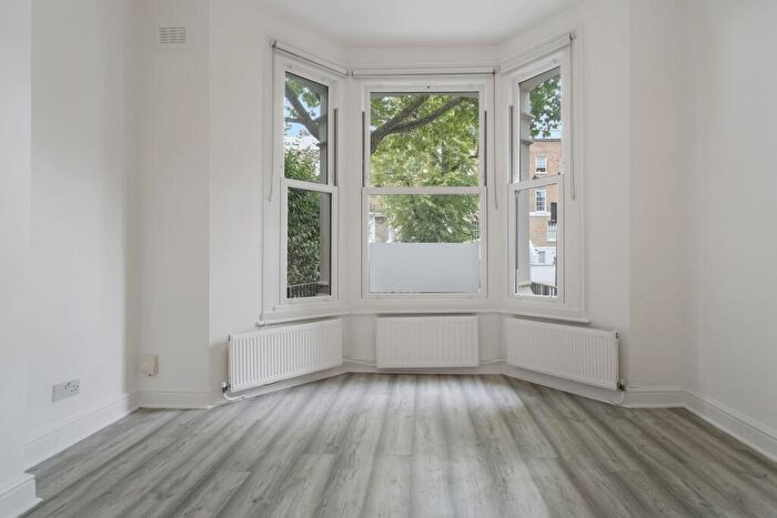 3 Bedroom Apartment To Rent In Hanley Road, London, N4