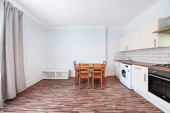 2 Bedroom Flat To Rent In Blythe Road, London, W6