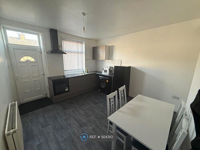 4 Bedroom Terraced House To Rent In Harlow Road, Bradford, BD7