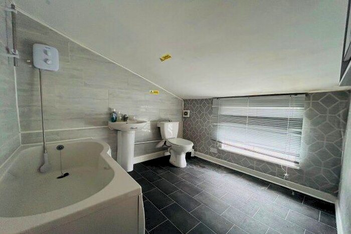 1 Bedroom Flat To Rent In Windmill Street, Gravesend, DA12