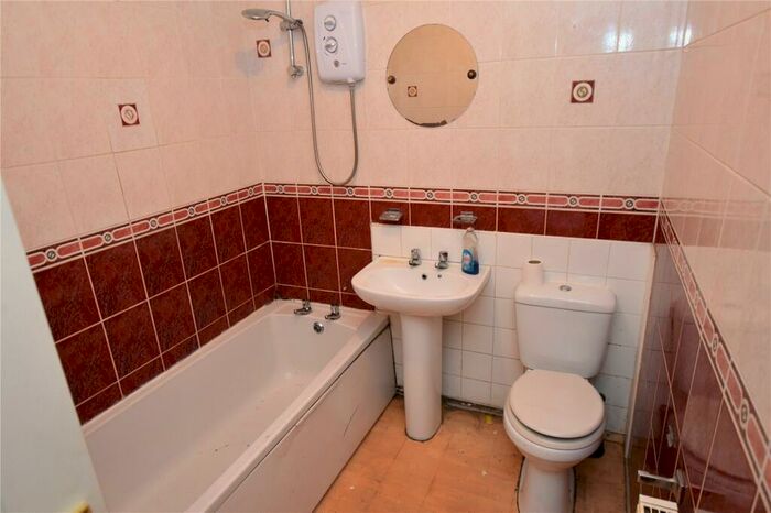 2 Bedroom End Of Terrace House For Sale In Balfour Street, Oldham, OL4