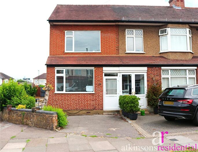 2 Bedroom End Of Terrace House For Sale In Willow Road, Enfield, Middlesex, EN1