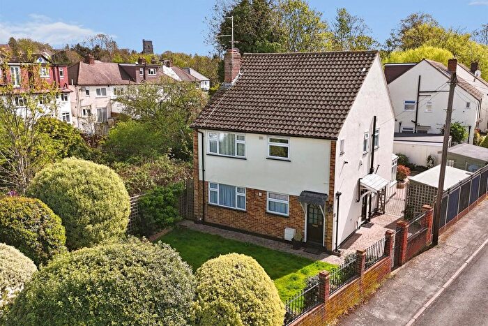 2 Bedroom Maisonette For Sale In Sunnyhurst Close, Sutton, SM1