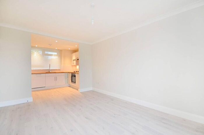 2 Bedroom Flat To Rent In Ravenscroft Street, Shoreditch, London, E2