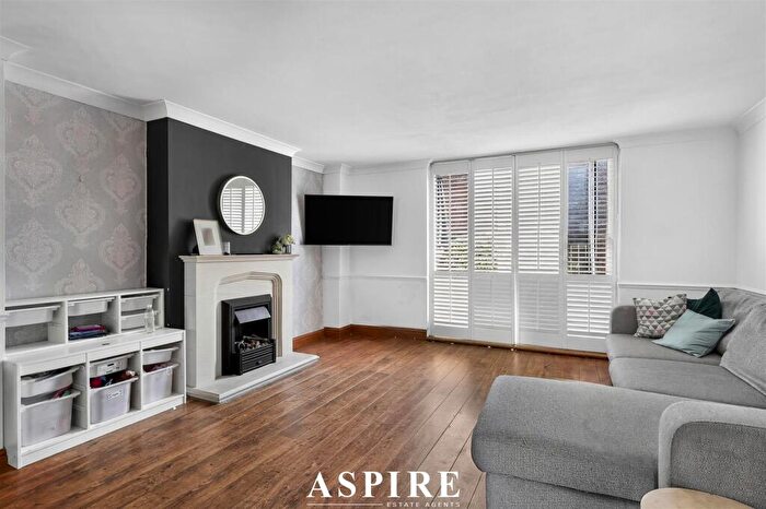 2 Bedroom House To Rent In Myrtle Road, Romford, RM3