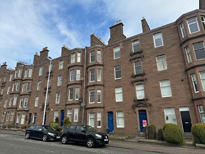 3 Bedroom Flat To Rent In Blackness Road, Dundee, DD2