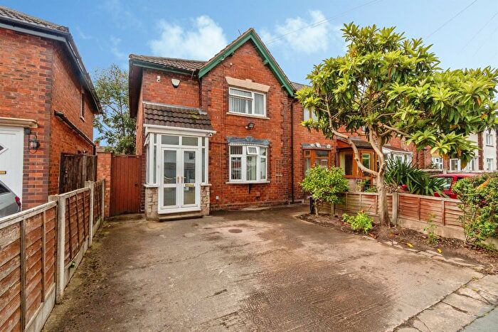 2 Bedroom End Terrace House For Sale In Bryan Road, Walsall, WS2