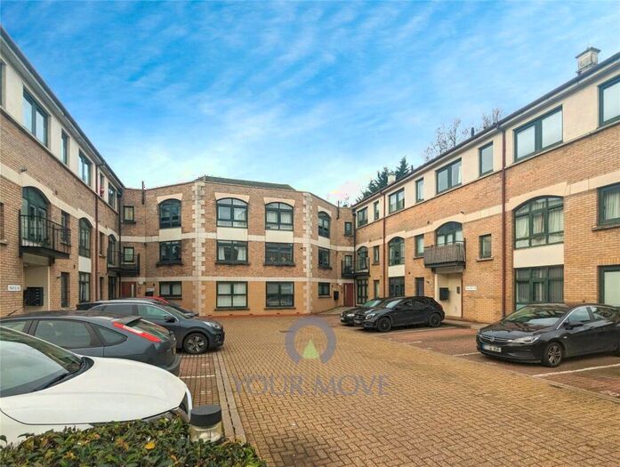 2 Bedroom Flat To Rent In Corner Hall, Hemel Hempstead, Hertfordshire, HP3