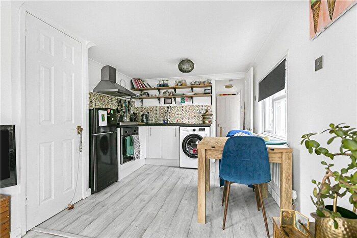 1 Bedroom Bungalow For Sale In Bourne Avenue, Penton Park, Chertsey, Surrey, KT16