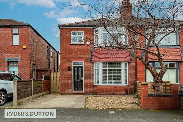 3 Bedroom Semi Detached House For Sale In Meadway, Chadderton, Oldham, Greater Manchester, OL9