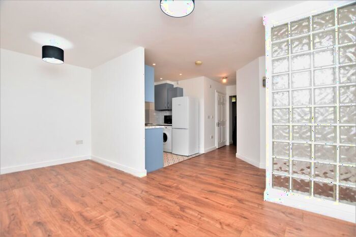 1 Bedroom Flat To Rent In Chestnut Grove London, SE20