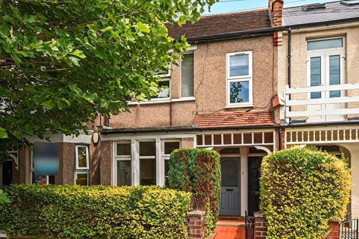 2 Bedroom Flat For Sale In Oxford Avenue, London, SW20