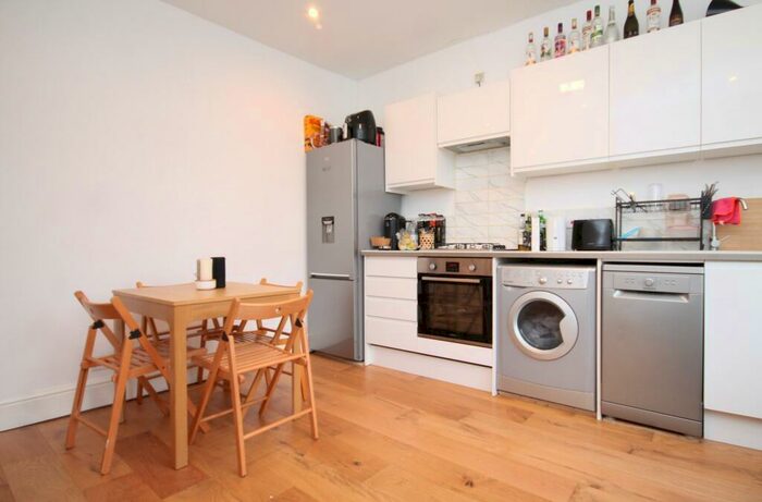 3 Bedroom Flat To Rent In Stock Orchard Crescent, Islington, N7
