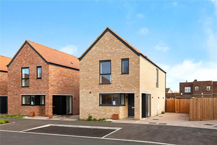 3 Bedroom Detached House For Sale In Beechwood, Basildon, Essex, SS14