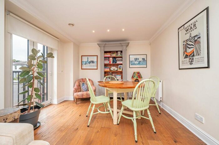 2 Bedroom Apartment For Sale In Warwick Road, Stratford-Upon-Avon, CV37