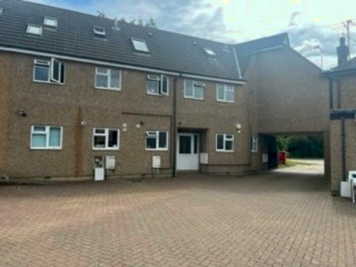 1 Bedroom Flat To Rent In Manor Parade, Hatfield, AL10